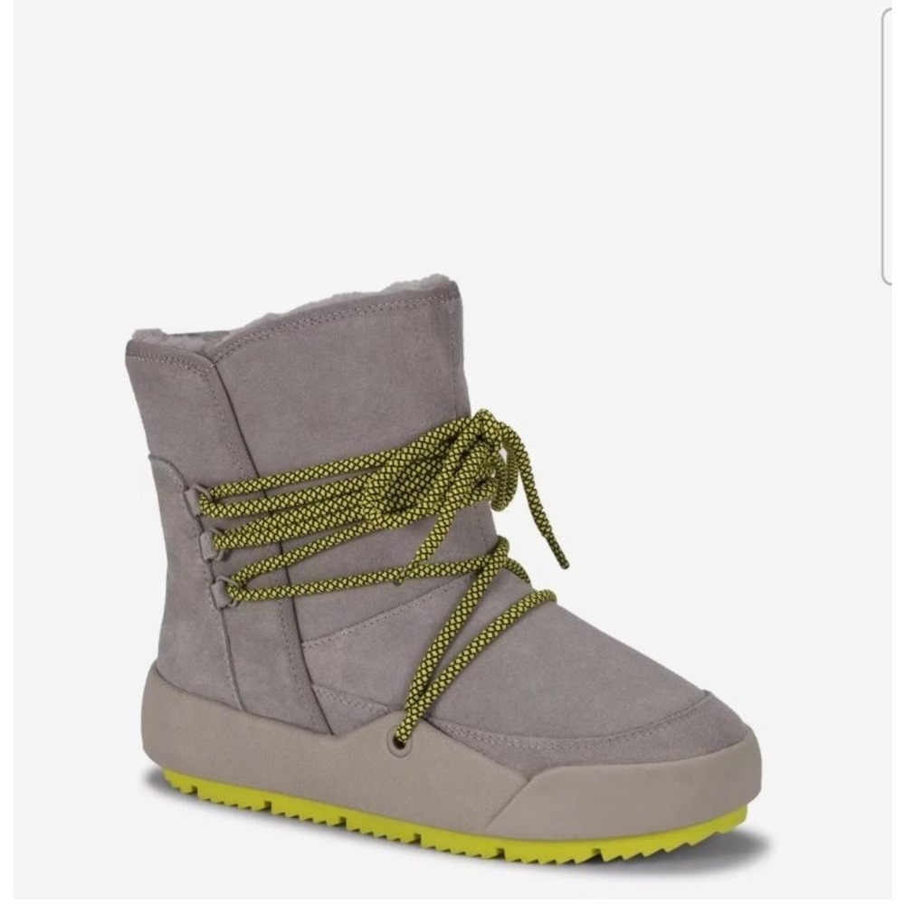 NWT Baretraps Desha snow boots in grey suede with a faux shearling 7.5 Waterproo